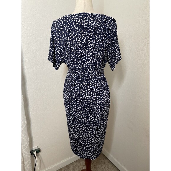BCBGMAXAZRIA Women’s Large Blue White Print V-Neck Tie Waist Dress Stretch Wrap - Picture 2 of 8
